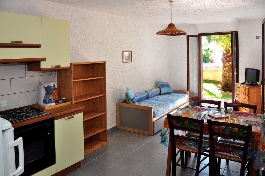 Santa-Maria-Poggio  Sole E Mareアパートホテル 部屋 写真