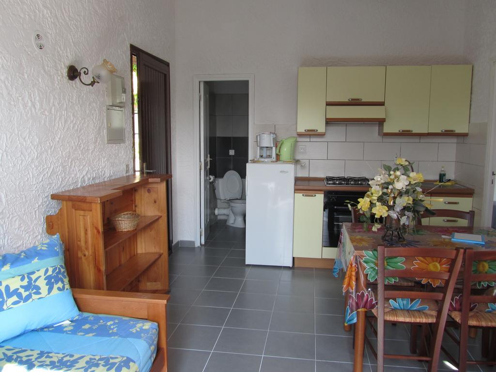 Santa-Maria-Poggio  Sole E Mareアパートホテル 部屋 写真